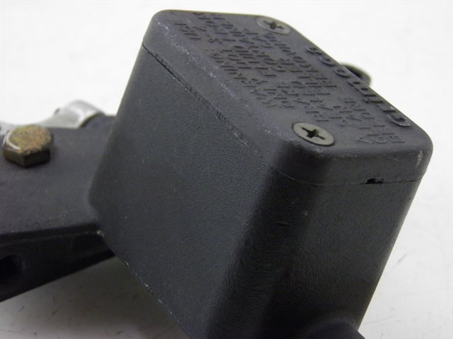 photo de BREMSPUMPE VORNE APRILIA LEONARDO ST 250 (2002 - 2005) - Gesamtansicht des Produkts