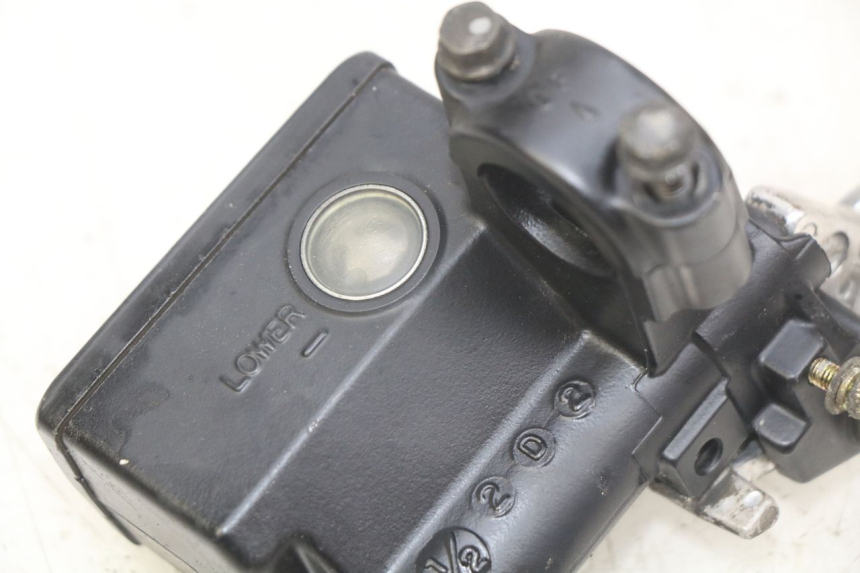photo de VORDERER HAUPTBREMSZYLINDER SUZUKI BURGMAN 650 (2002 - 2004) - Zoom auf Gebrauchszustand