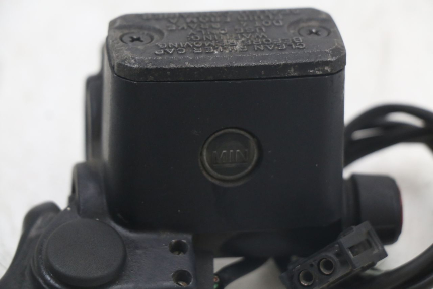 photo de VORDERER HAUPTBREMSZYLINDER BMW C1 125 (2000 - 2003) - Technische Nahaufnahme