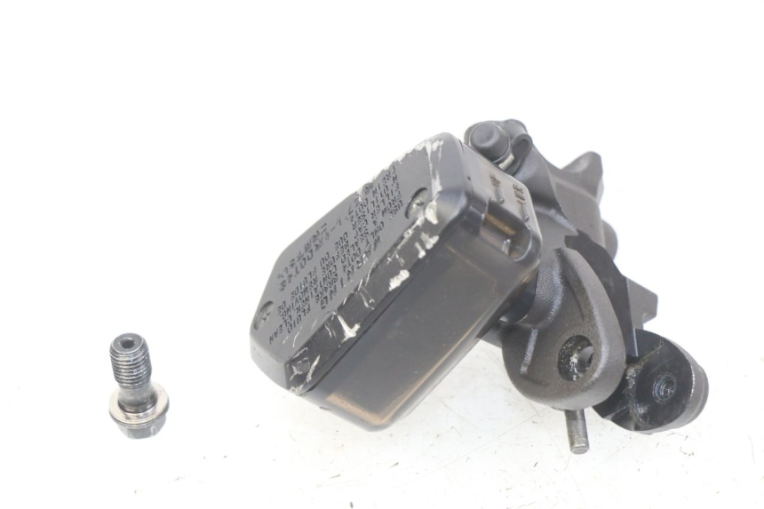 photo de VORDERER HAUPTBREMSZYLINDER HONDA CB R 1000 (2018 - 2023) - Detailansicht des Bauteils