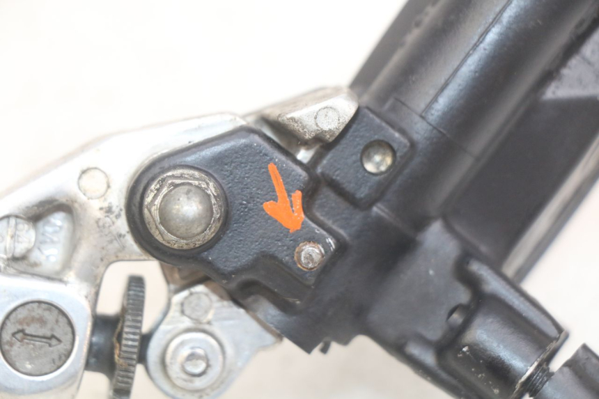 photo de VORDERER HAUPTBREMSZYLINDER HONDA CBR F SC25 1000 (1989 - 1992) - Zoom auf Gebrauchszustand
