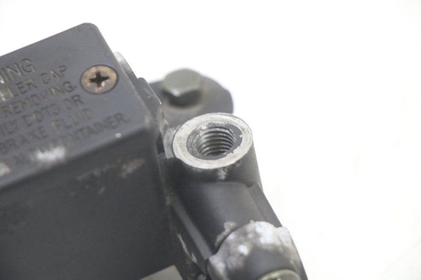 photo de VORDERER HAUPTBREMSZYLINDER PEUGEOT CITYSTAR 2T 50 (2018 - 2021) - Zoom auf Gebrauchszustand