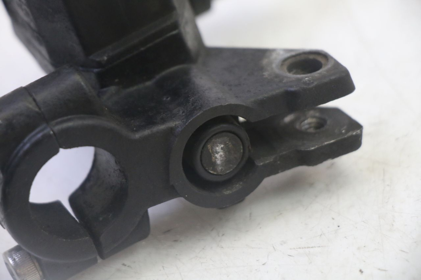 photo de VORDERER HAUPTBREMSZYLINDER SYM CROX 4T 50 (2016 - 2023) - Technische Nahaufnahme