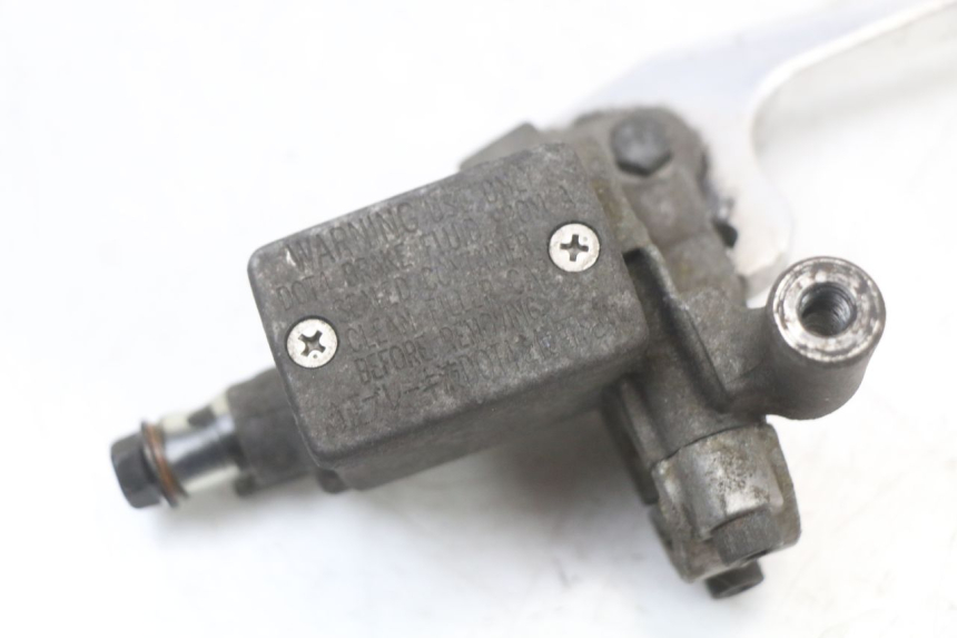 photo de VORDERER HAUPTBREMSZYLINDER YAMAHA CYGNUS X 125 (2004 - 2007) - Zoom auf Gebrauchszustand