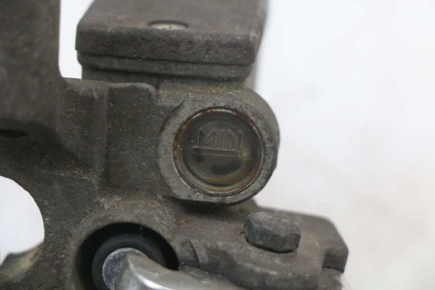 photo de VORDERER HAUPTBREMSZYLINDER YAMAHA CYGNUS X 125 (2004 - 2007) - Details der Befestigungspunkte
