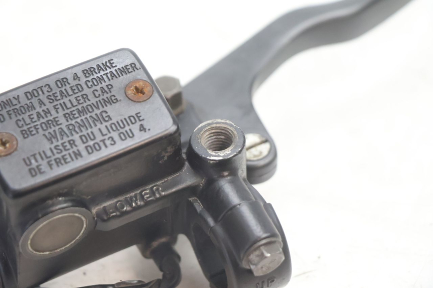 photo de BREMSPUMPE VORNE SUZUKI DR S 600 (1985 - 1989) - Zoom auf Gebrauchszustand