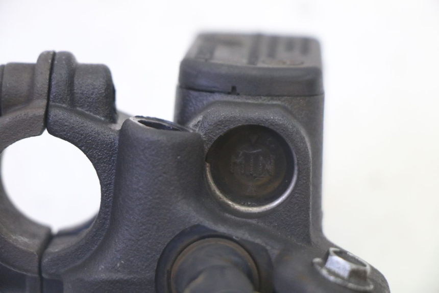 photo de VORDERER BREMSSATTEL PEUGEOT ELYSTAR 50 (2002 - 2014) - Details der Befestigungspunkte