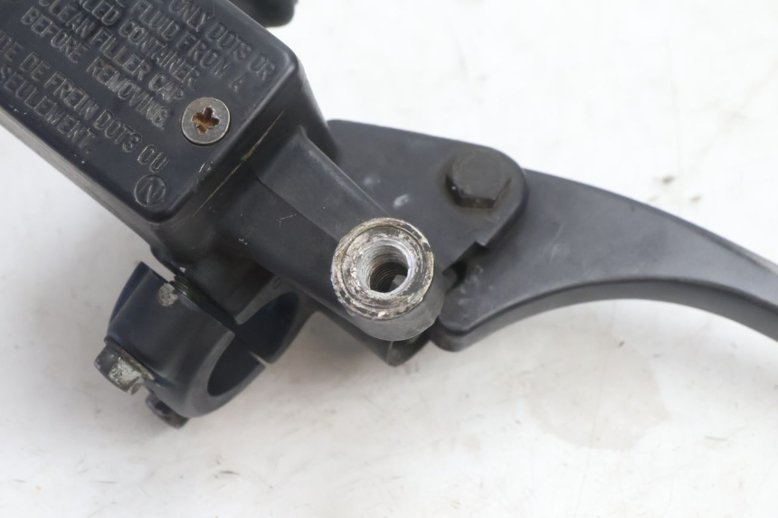 photo de VORDERER HAUPTBREMSZYLINDER HONDA FES PANTHEON 2T 125 (1998 - 2002) - Technische Nahaufnahme