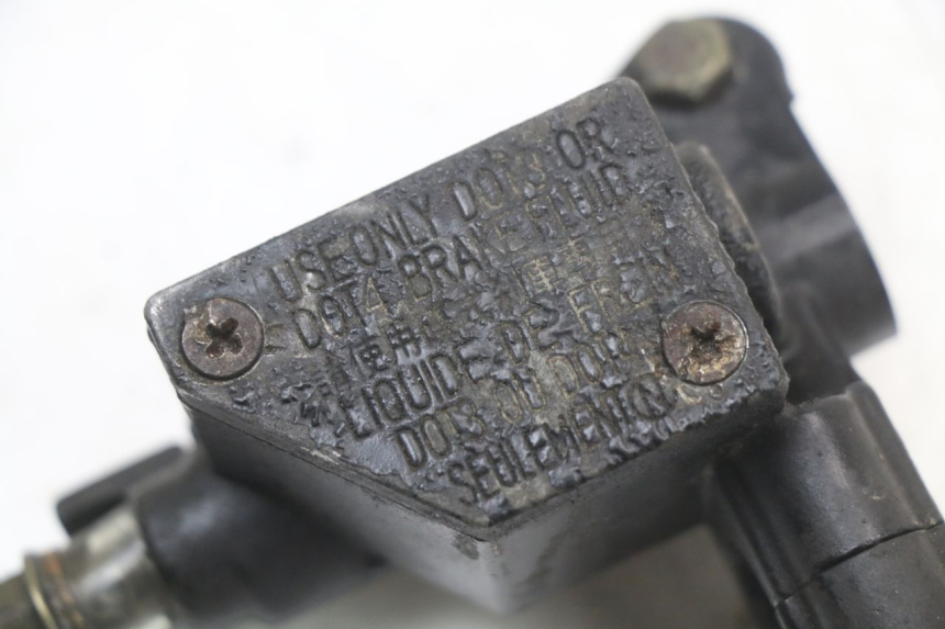 photo de VORDERER HAUPTBREMSZYLINDER SYM FIDDLE 2 50 (2008 - 2013) - Zoom auf Gebrauchszustand