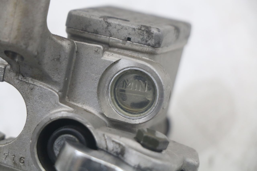 photo de VORDERER BREMSSATTEL MBK FLAME X 125 (2004 - 2007) - Details der Befestigungspunkte