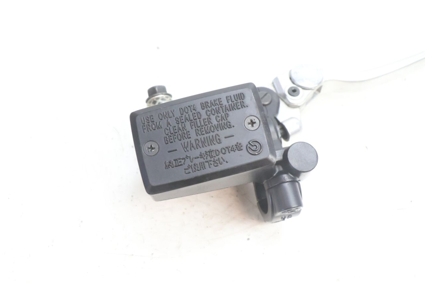 photo de BREMSPUMPE VORNE YAMAHA FZ8 800 (2010 - 2016) - Technische Nahaufnahme