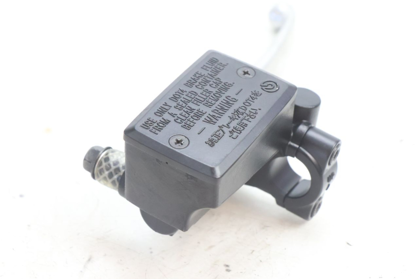 photo de BREMSPUMPE VORNE YAMAHA FZ8 800 (2010 - 2016) - Details der Befestigungspunkte