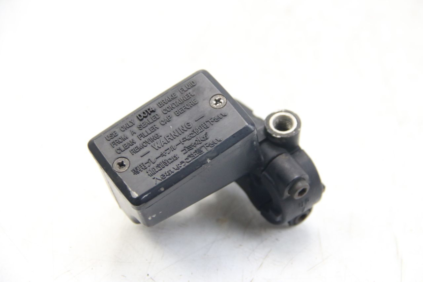 photo de VORDERER HAUPTBREMSZYLINDER YAMAHA FZS FAZER 600 (2001 - 2003) - Alternative Perspektive