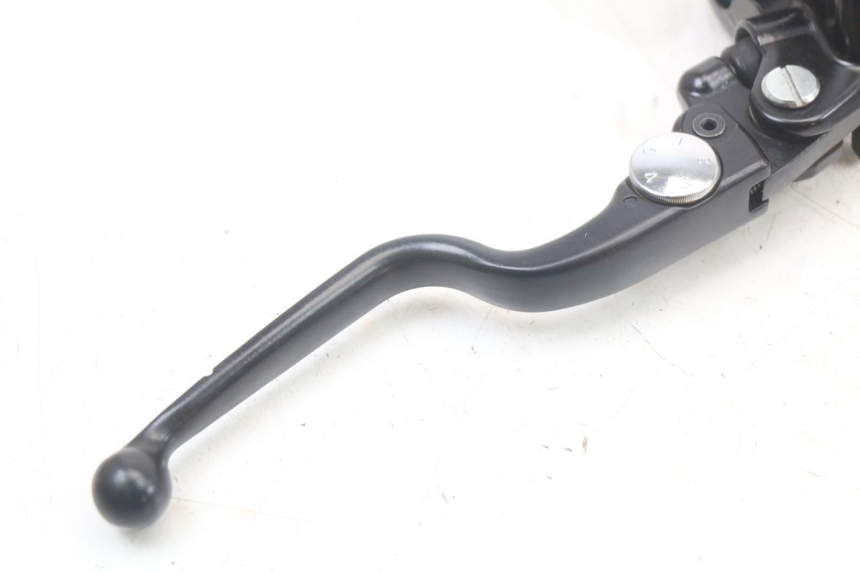 photo de BREMSPUMPE VORNE HUSQVARNA SVARTPILEN 401 (2018 - 2023) - Details der Befestigungspunkte