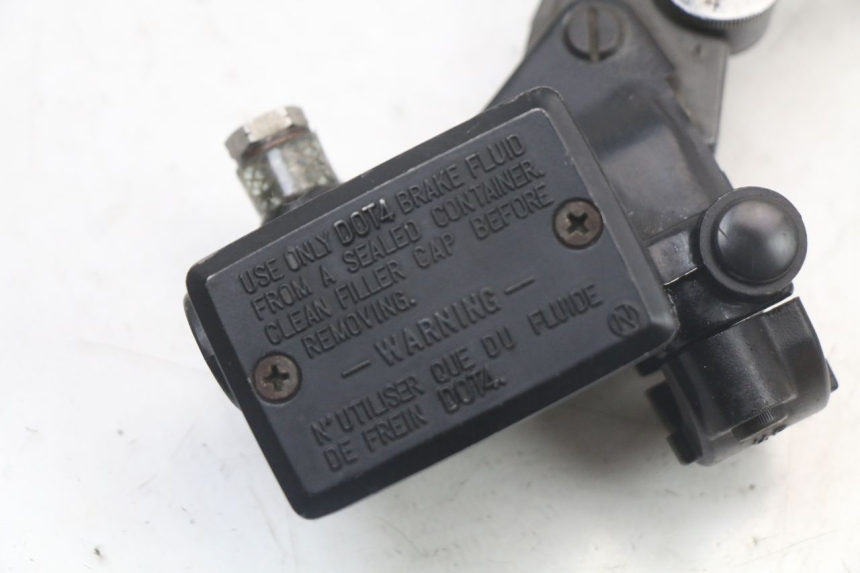 photo de BREMSPUMPE VORNE KAWASAKI GTR 1000 (1994 - 2004) - Detailansicht des Bauteils