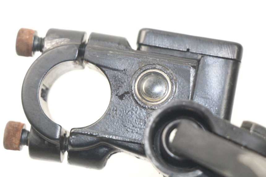 photo de VORDERER HAUPTBREMSZYLINDER PEUGEOT KISBEE 2T 50 (2010 - 2017) - Zoom auf Gebrauchszustand