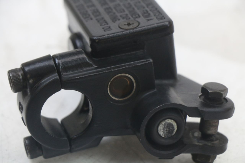 photo de VORDERER HAUPTBREMSZYLINDER PEUGEOT KISBEE 2T 50 (2010 - 2017) - Technische Nahaufnahme