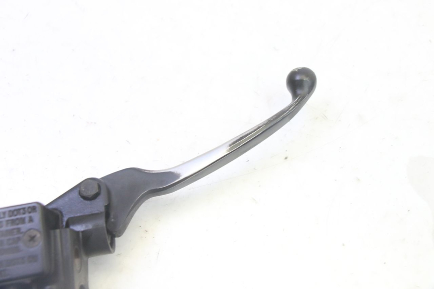 photo de VORDERER HAUPTBREMSZYLINDER PEUGEOT KISBEE 2T 50 (2010 - 2017) - Zoom auf Gebrauchszustand