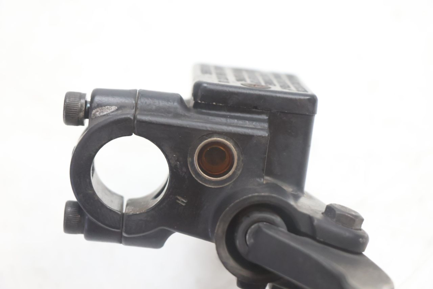 photo de VORDERER HAUPTBREMSZYLINDER PEUGEOT KISBEE 2T 50 (2010 - 2017) - Details der Befestigungspunkte