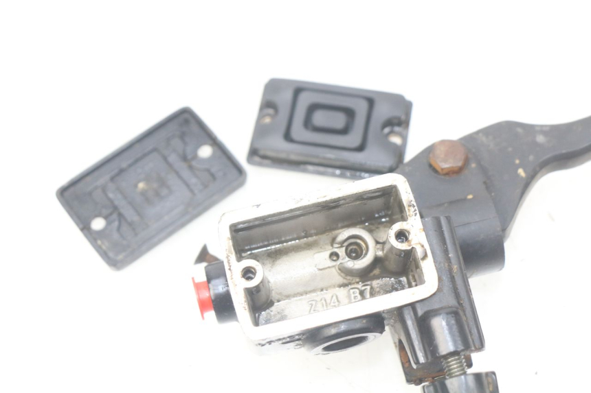 photo de VORDERER HAUPTBREMSZYLINDER PEUGEOT KISBEE 4T 50 (2010 - 2017) - Zoom auf Gebrauchszustand