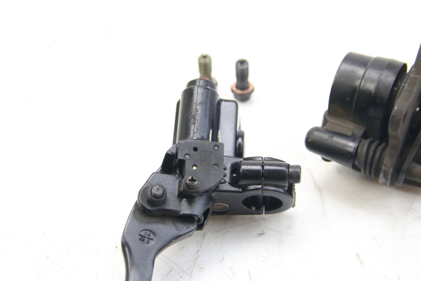 photo de VORDERER HAUPTBREMSZYLINDER PEUGEOT KISBEE 4T 50 (2018 - 2022) - Technische Nahaufnahme