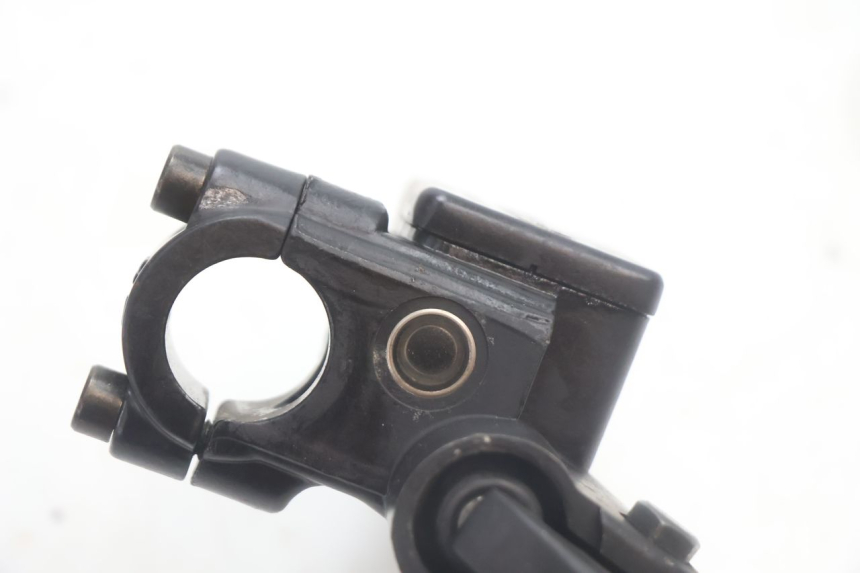 photo de VORDERER HAUPTBREMSZYLINDER PEUGEOT KISBEE 4T 50 (2010 - 2017) - Details der Befestigungspunkte
