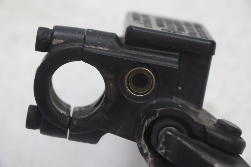 photo de VORDERER HAUPTBREMSZYLINDER PEUGEOT KISBEE 4T 50 (2018 - 2022) - Details der Befestigungspunkte