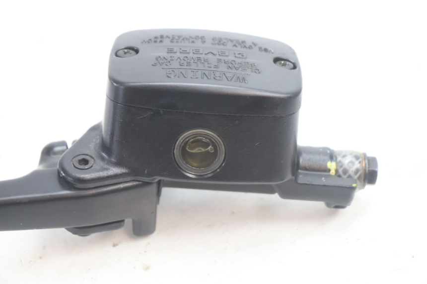 photo de BREMSPUMPE VORNE PIAGGIO MP3 HPE 530 (2022 - 2026) - Details der Befestigungspunkte