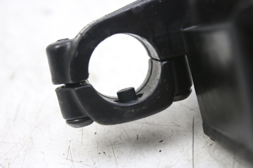 photo de VORDERER HAUPTBREMSZYLINDER PIAGGIO MP3 RL 250 (2006 - 2010) - Detailansicht des Bauteils