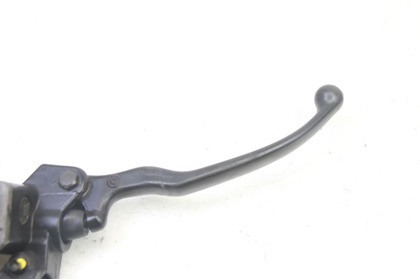 photo de VORDERER HAUPTBREMSZYLINDER PIAGGIO MP3 RL 250 (2006 - 2010) - Zoom auf Gebrauchszustand