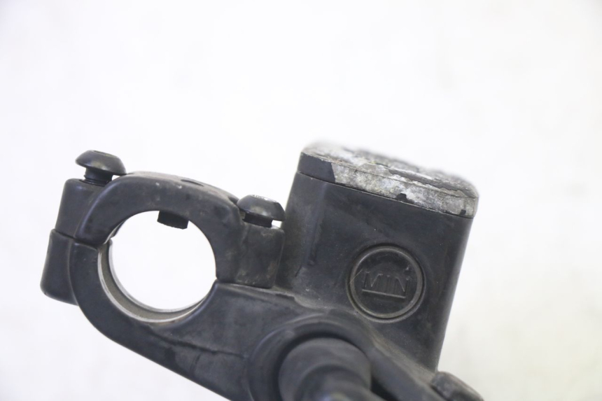 photo de VORDERER HAUPTBREMSZYLINDER PIAGGIO MP3 RL 250 (2006 - 2010) - Technische Nahaufnahme