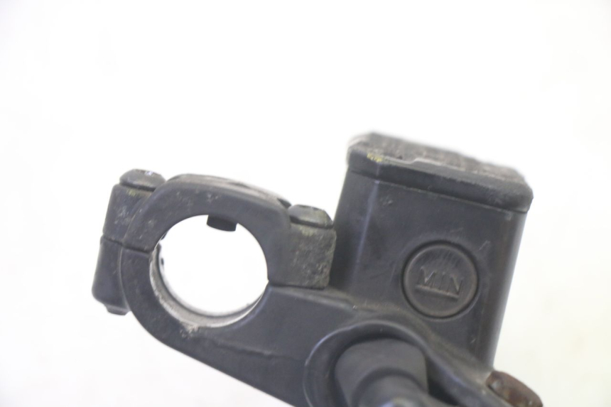 photo de VORDERER HAUPTBREMSZYLINDER PIAGGIO MP3 125 (2006 - 2014) - Technische Nahaufnahme