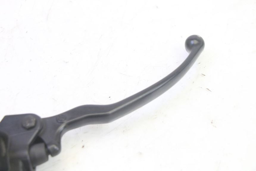 photo de VORDERER HAUPTBREMSZYLINDER PIAGGIO MP3 RL 250 (2006 - 2010) - Zoom auf Gebrauchszustand