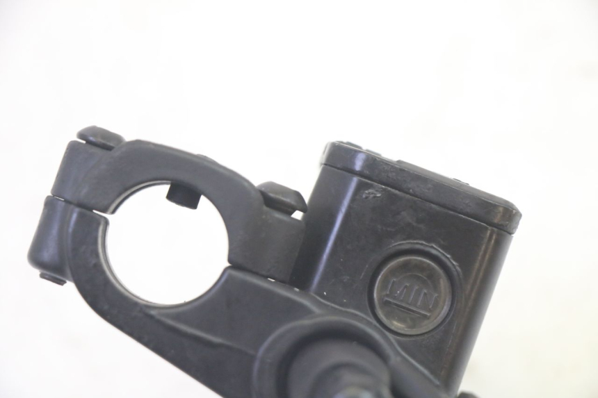 photo de VORDERER HAUPTBREMSZYLINDER PIAGGIO MP3 RL 250 (2006 - 2010) - Technische Nahaufnahme