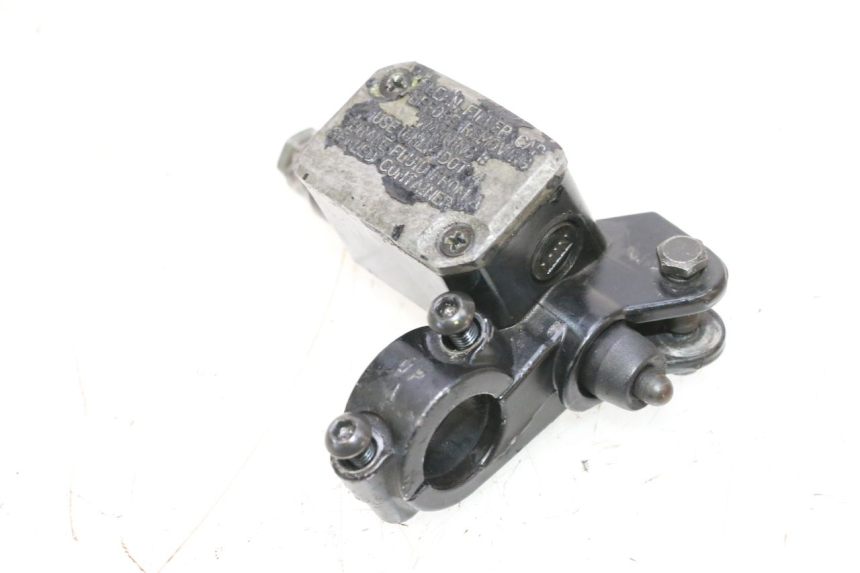 photo de VORDERER HAUPTBREMSZYLINDER PIAGGIO MP3 RL 250 (2006 - 2010) - Zoom auf Gebrauchszustand