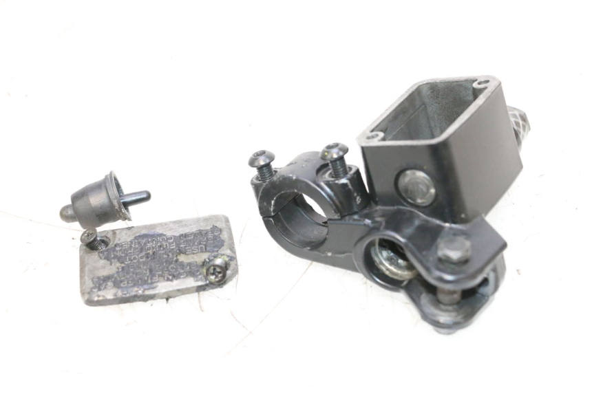 photo de VORDERER HAUPTBREMSZYLINDER PIAGGIO MP3 RL 250 (2006 - 2010) - Alternative Perspektive