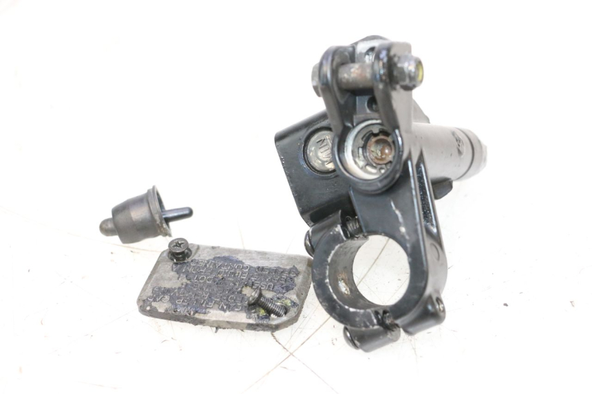photo de VORDERER HAUPTBREMSZYLINDER PIAGGIO MP3 RL 250 (2006 - 2010) - Technische Nahaufnahme