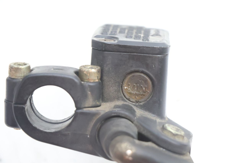 photo de BREMSPUMPE VORNE YAMAHA NEO'S NEOS 2T 50 (1998 - 2007) - Details der Befestigungspunkte