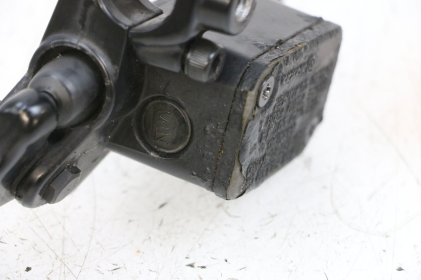 photo de VORDERER HAUPTBREMSZYLINDER YAMAHA NEOS NEO'S 4T 50 (2008 - 2016) - Oberflächenzustand und Material