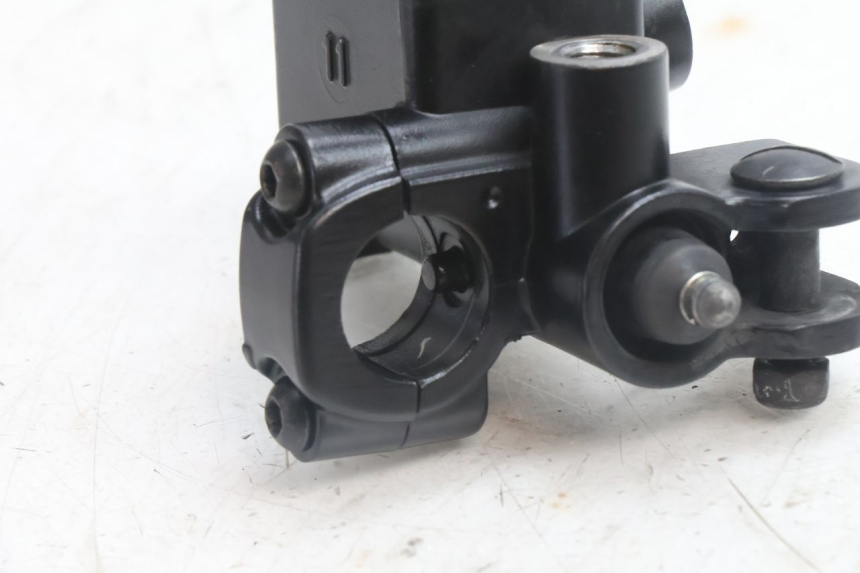 photo de VORDERER BREMSSATTEL PIAGGIO NEW TYPHOON 50 (2018 - 2021) - Details der Befestigungspunkte