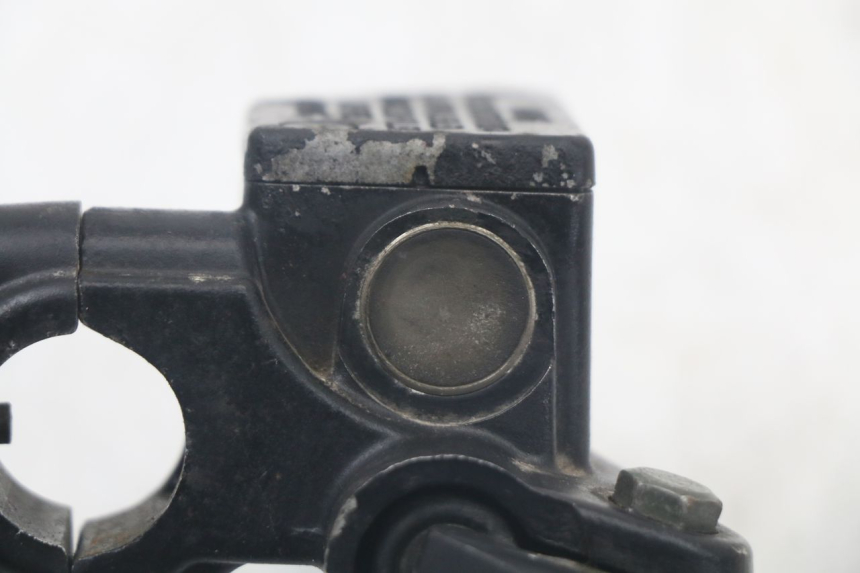 photo de VORDERER BREMSSATTEL SYM ORBIT III 3 4T 50 (2018 - 2021) - Details der Befestigungspunkte