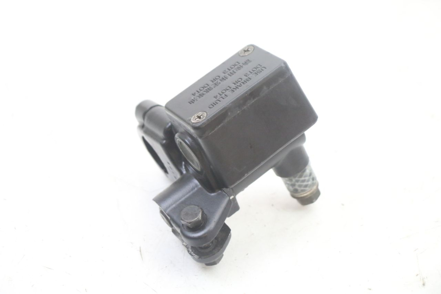 photo de BREMSPUMPE VORNE KYMCO PEOPLE S 125 (2000 - 2008) - Zoom auf Gebrauchszustand