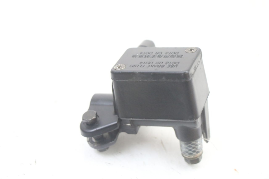 photo de BREMSPUMPE VORNE KYMCO PEOPLE S 125 (2000 - 2008) - Alternative Perspektive