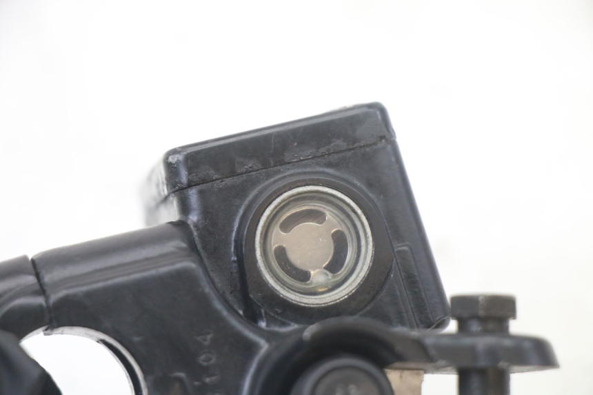 photo de BREMSPUMPE VORNE KYMCO PEOPLE S 125 (2000 - 2008) - Technische Nahaufnahme
