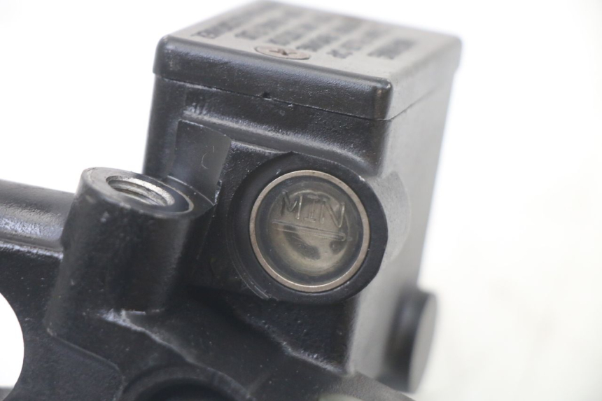 photo de VORDERER HAUPTBREMSZYLINDER PEUGEOT CITYSTAR 125 (2011 - 2017) - Details der Befestigungspunkte