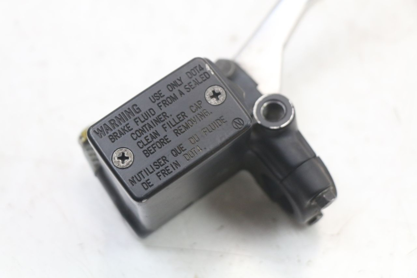 photo de VORDERER HAUPTBREMSZYLINDER PEUGEOT SATELIS 125 (2010 - 2012) - Zoom auf Gebrauchszustand