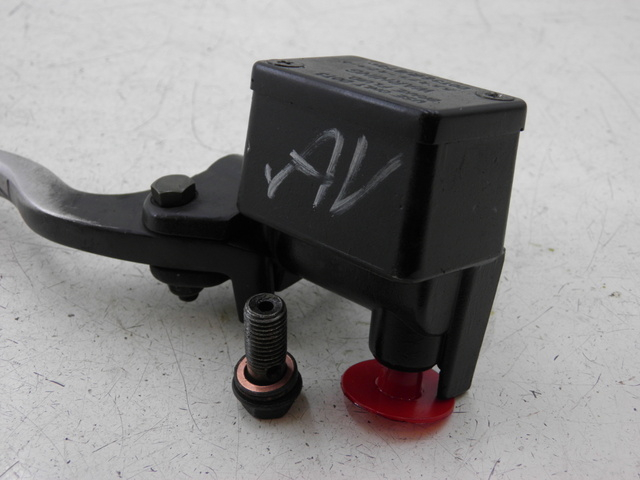 photo de VORDERER HAUPTBREMSZYLINDER PEUGEOT V-CLIC VCLIC 50 (2007 - 2013) - Alternative Perspektive