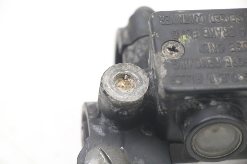 photo de VORDERER HAUPTBREMSZYLINDER PIAGGIO VESPA LX 2T 50 (2005 - 2013) - Zoom auf Gebrauchszustand