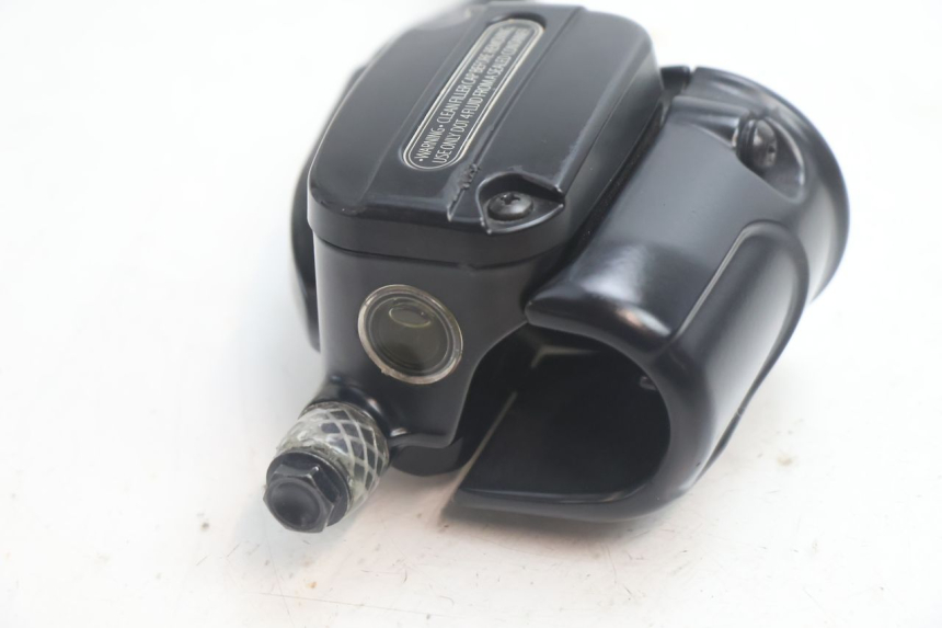 photo de BREMSPUMPE VORNE HARLEY DAVIDSON ROAD GLIDE FLTRXSE 1920 (2018 - 2022) - Oberflächenzustand und Material