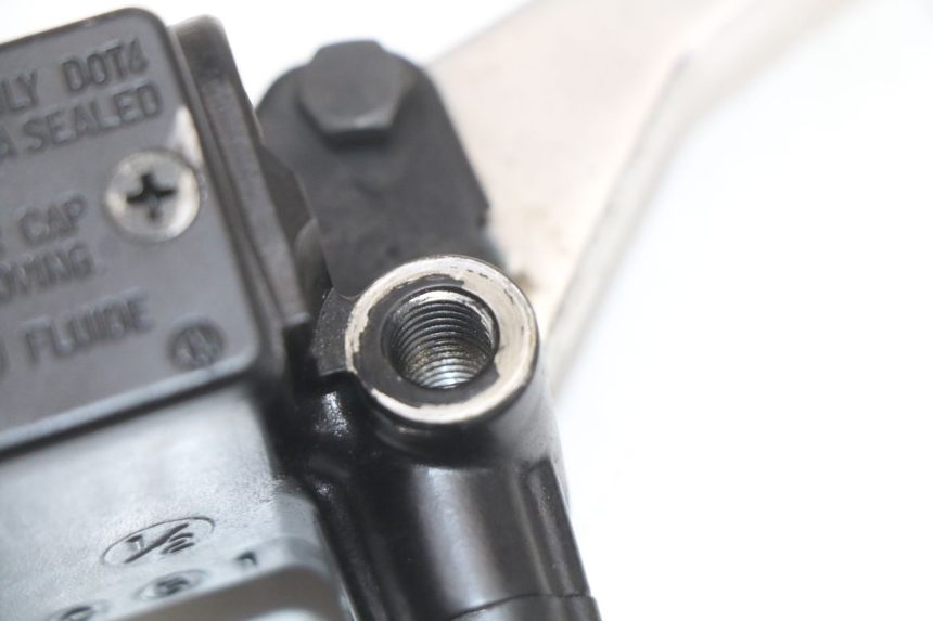 photo de VORDERER HAUPTBREMSZYLINDER PEUGEOT SATELIS 125 (2010 - 2012) - Zoom auf Gebrauchszustand